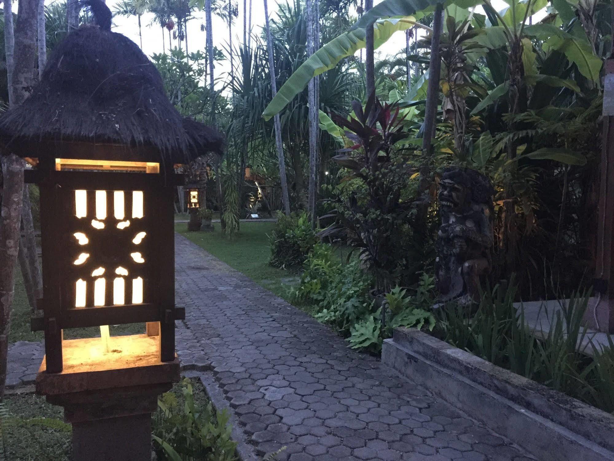 Bumi Ayu Bungalow Sanur Esterno foto